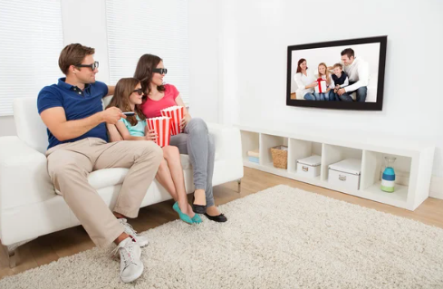 Familia fazendo um teste de cs, utilizando o servidor cs claro